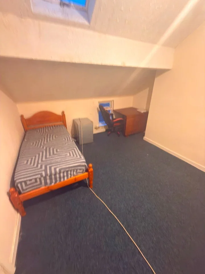 Room Bedford Road in Liverpool