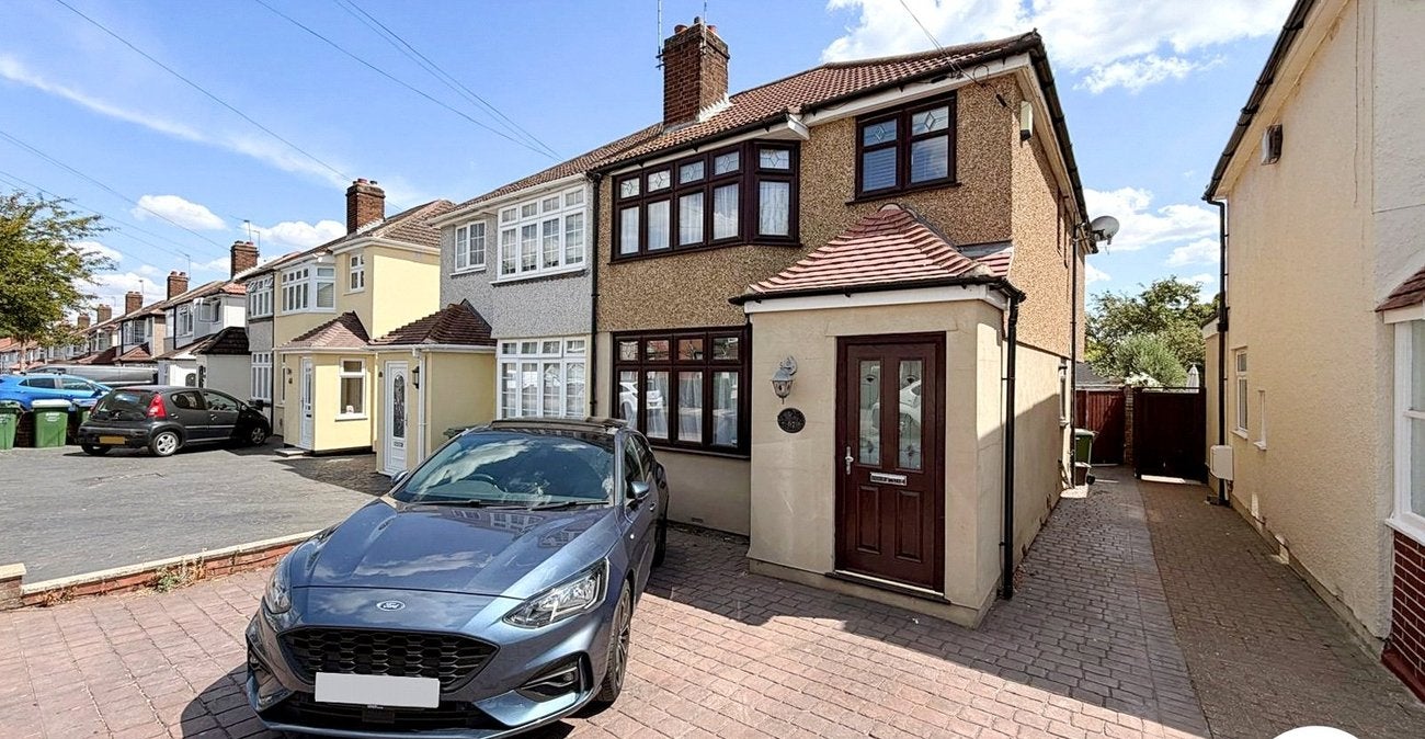 House Porthkerry Avenue in Greater London