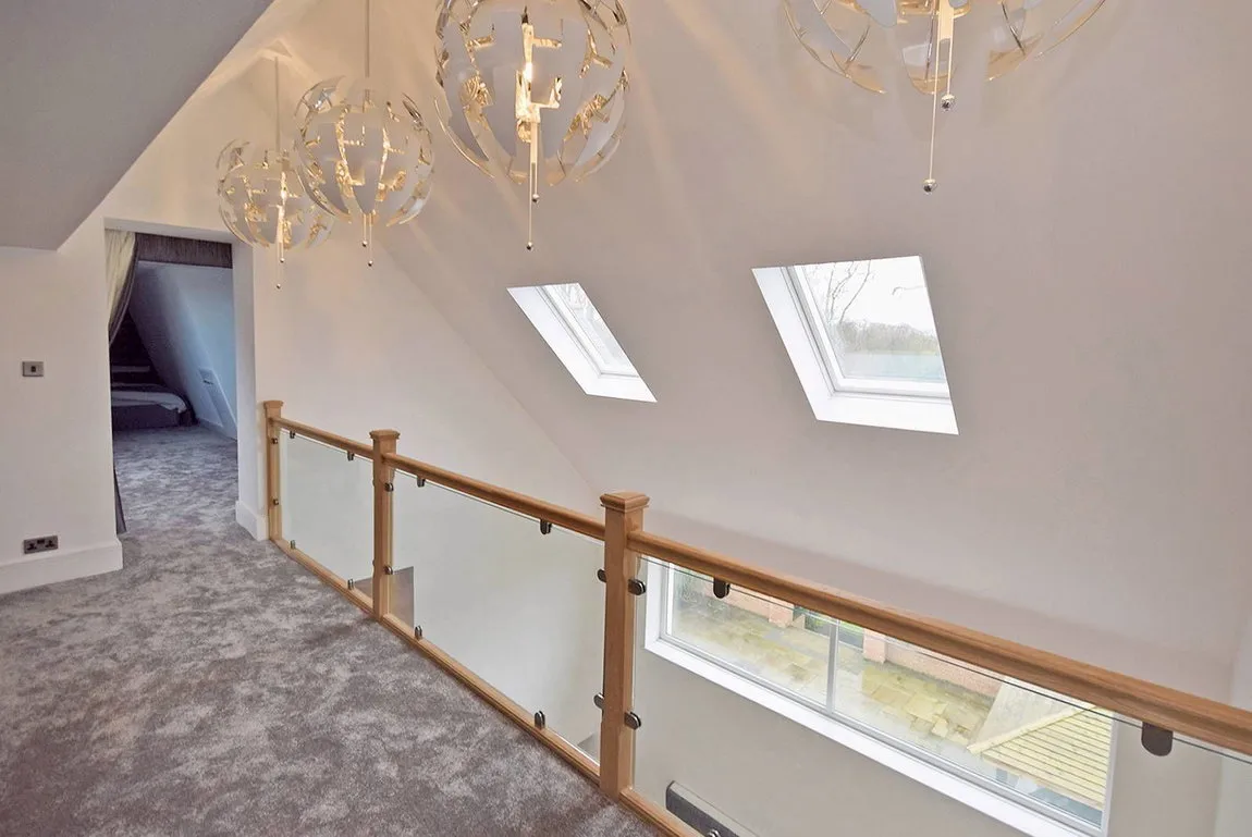 House Carriage Close in Hale
