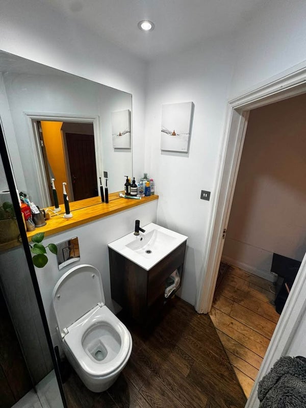 Room Cromer Road in Greater London