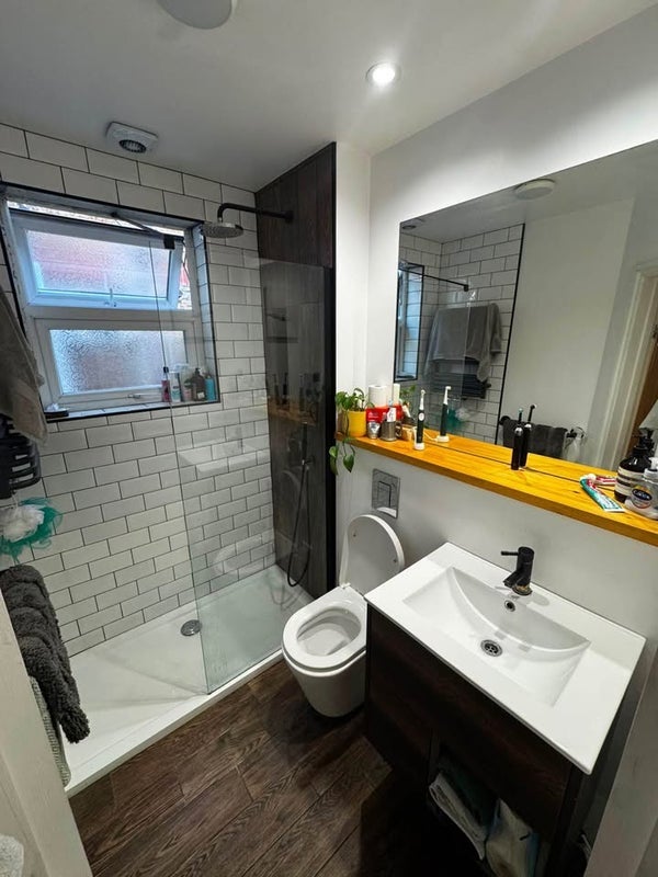 Room Cromer Road in Greater London