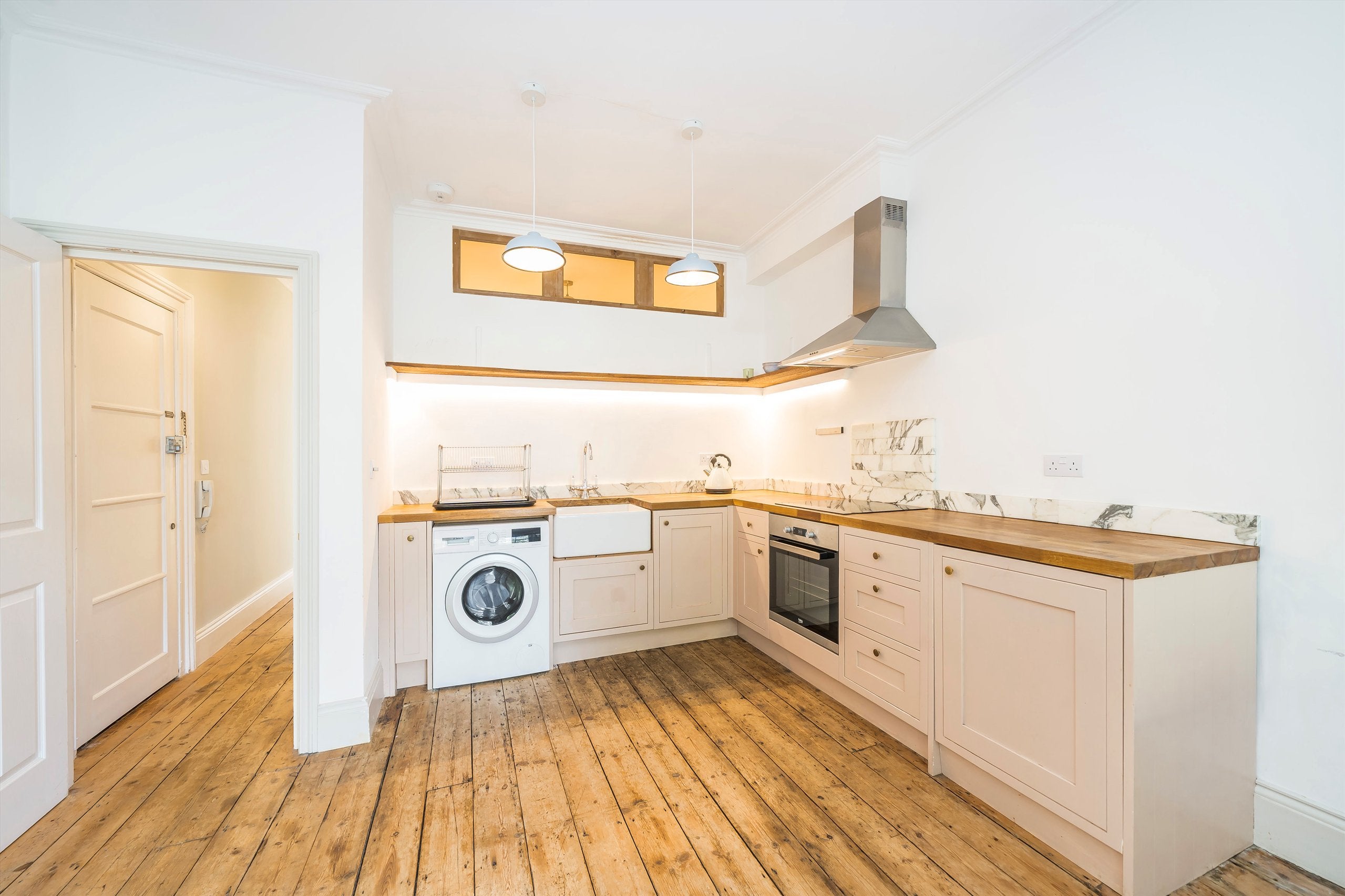 Flat Cornwall Gardens in Greater London