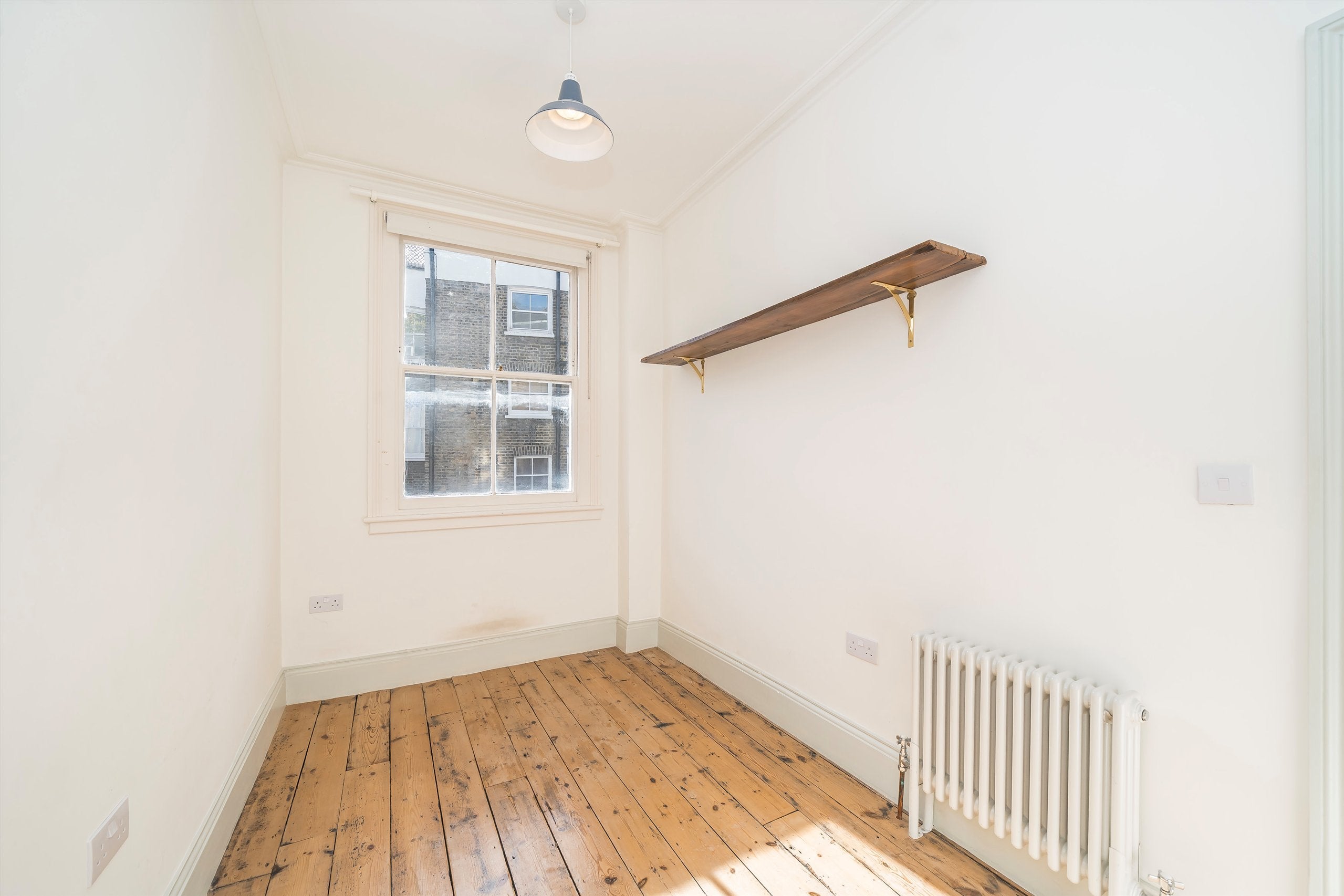 Flat Cornwall Gardens in Greater London