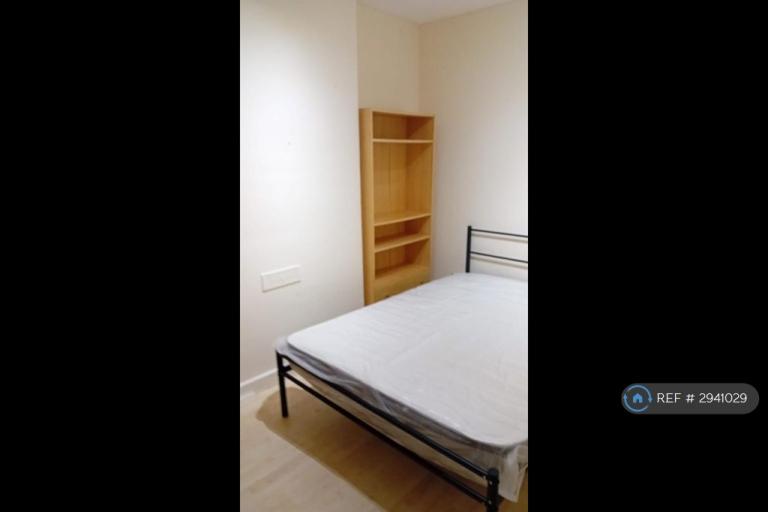 Room Milton Road in Luton