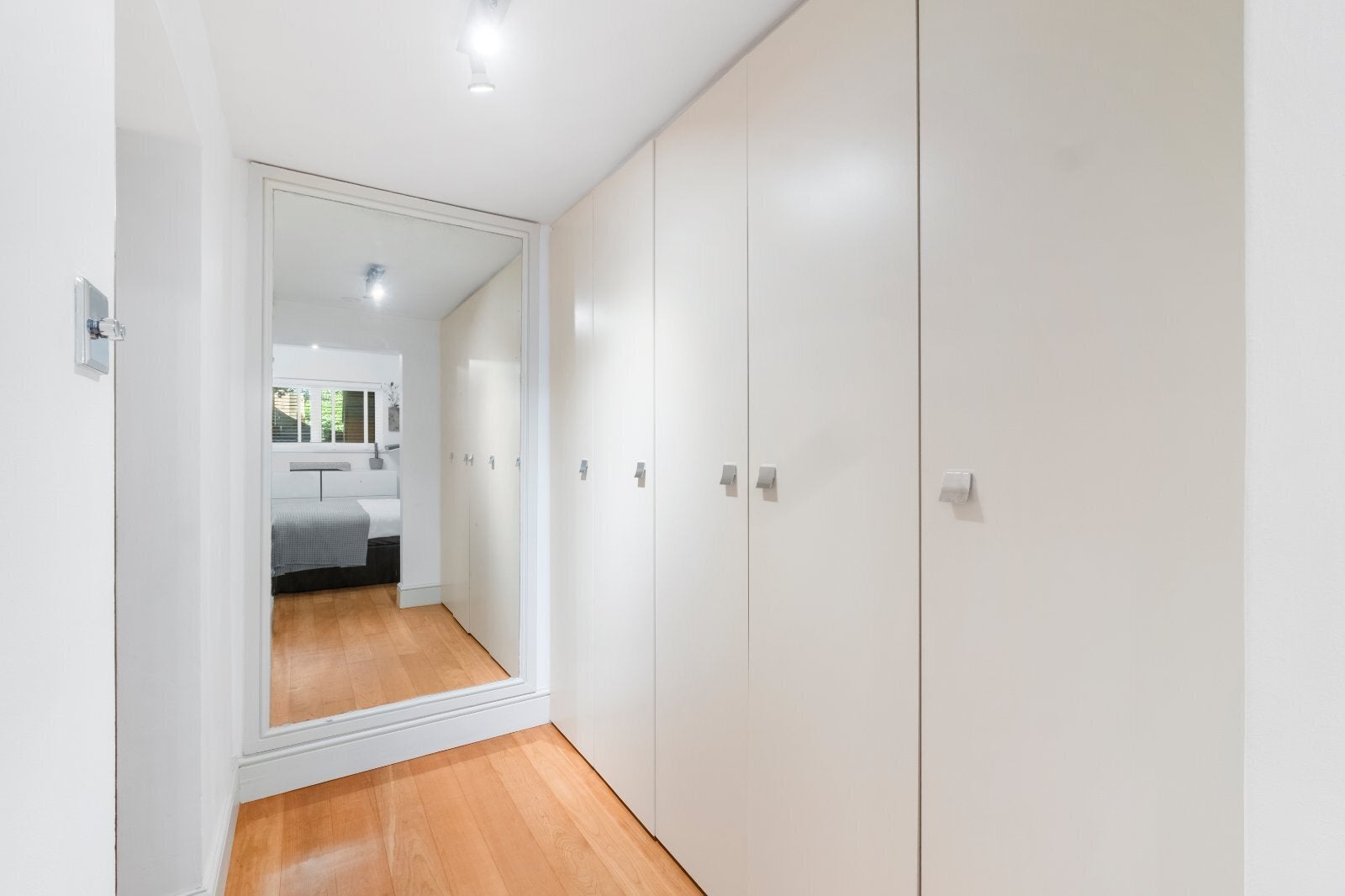 Flat Marloes Road in Greater London