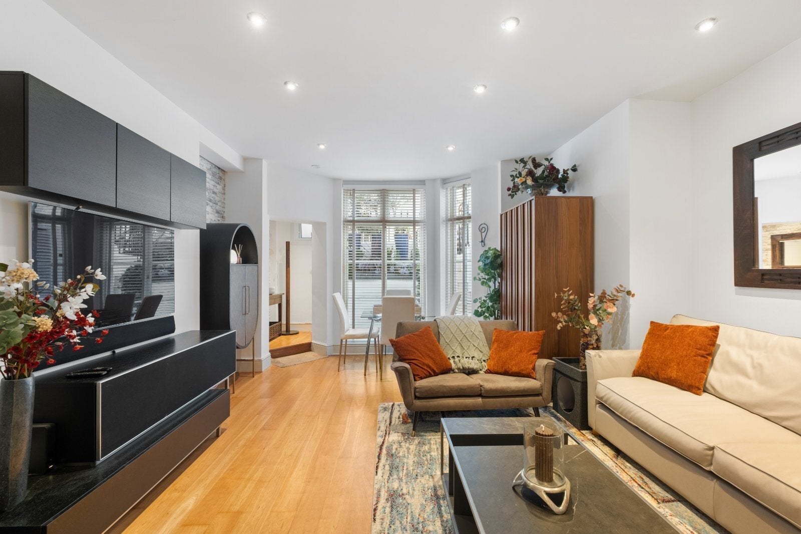 Flat Marloes Road in Greater London