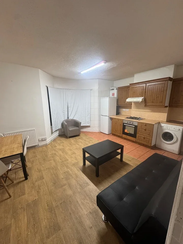 House Russell Rise in Luton