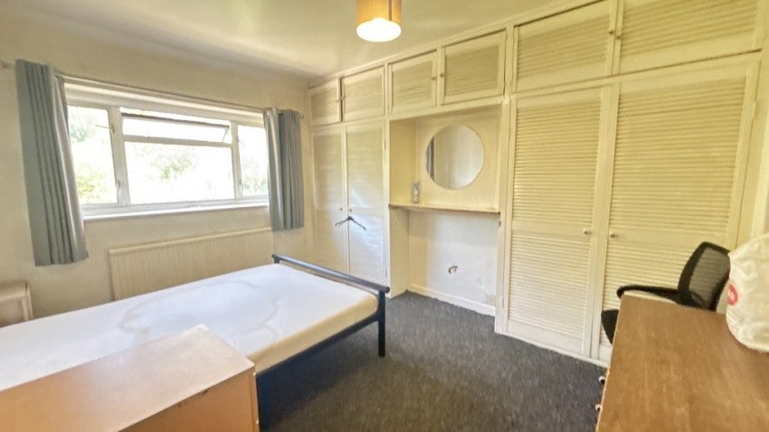Flat Ash Grove in Guildford