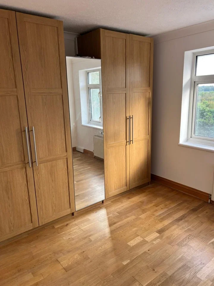 House Broom Mead in Greater London