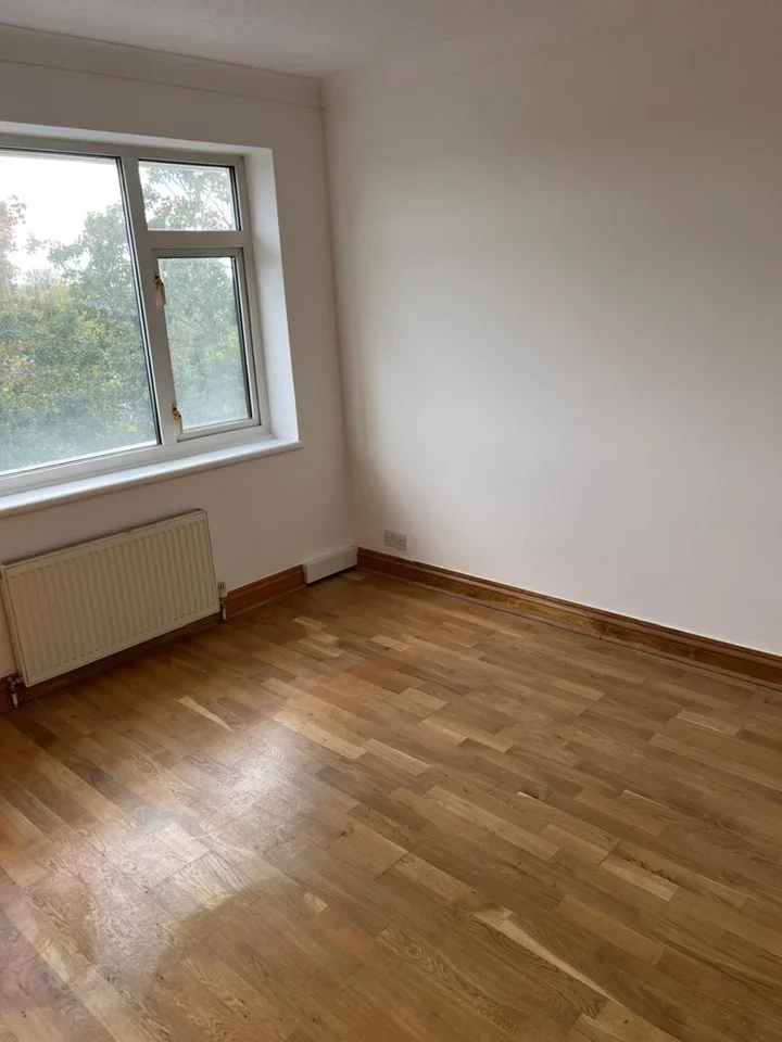 House Broom Mead in Greater London