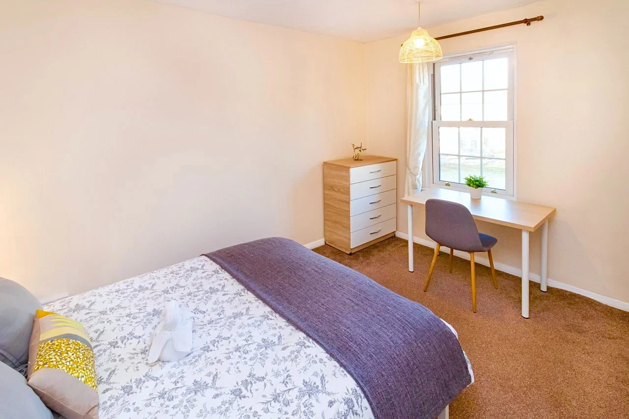 Flat Merryfield in Greater London