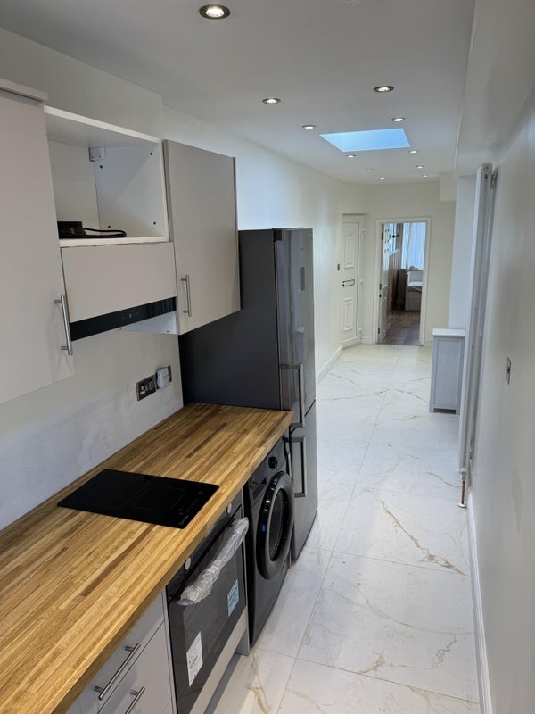 Flat Percy Road in Greater London