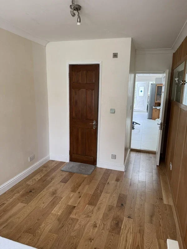 Flat Percy Road in Greater London