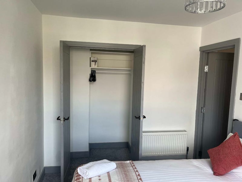 Room White Post Lane in Greater London