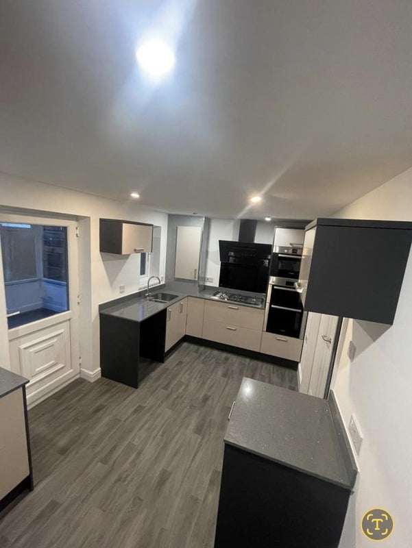 Room Highwood Close in Bolton