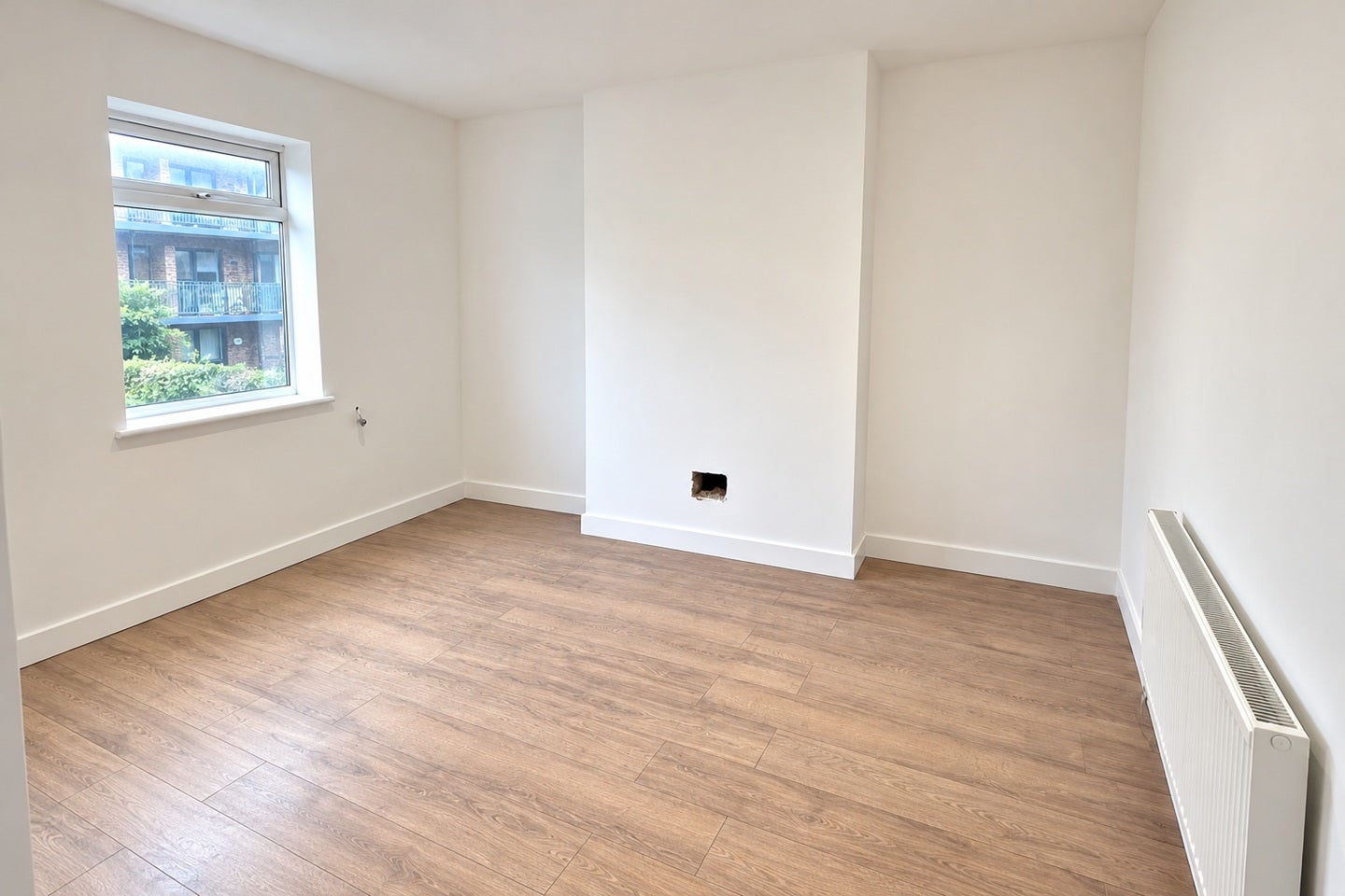 Flat Rosslyn Crescent in Greater London