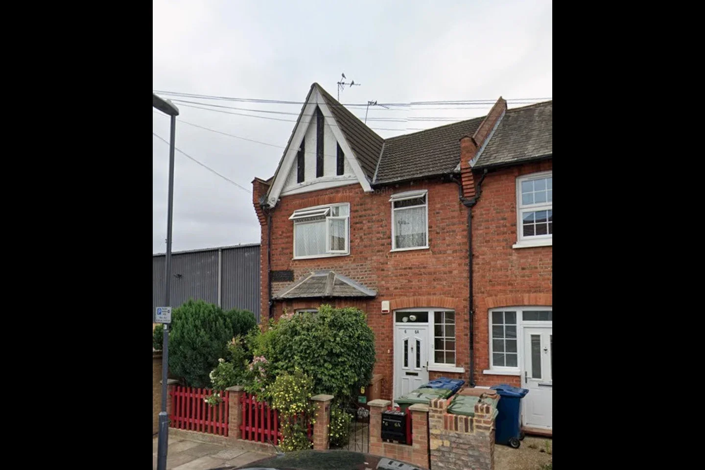 Flat Rosslyn Crescent in Greater London