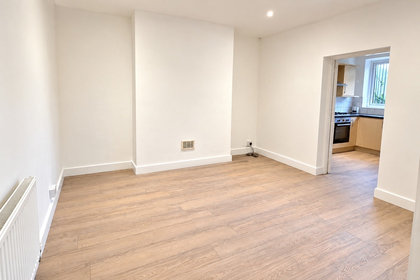 Flat Rosslyn Crescent in Greater London