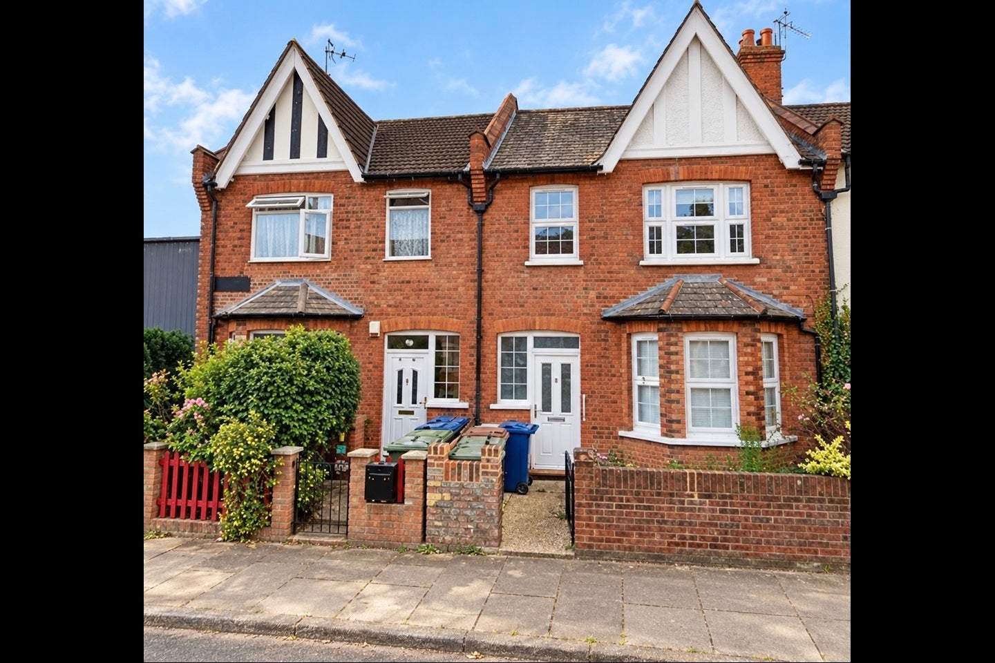 Flat Rosslyn Crescent in Greater London