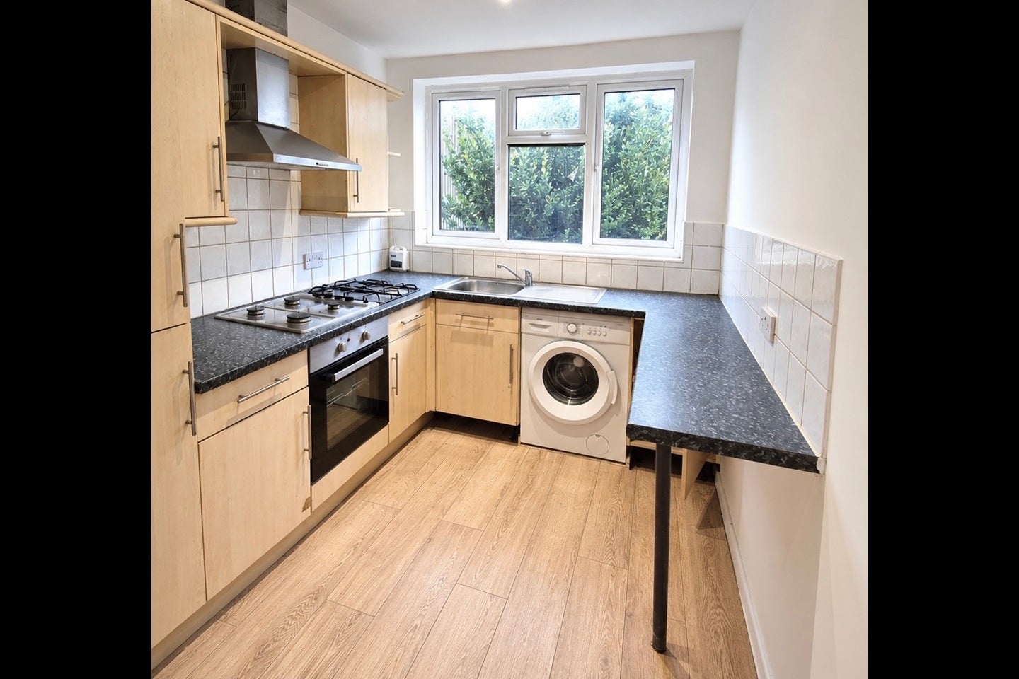Flat Rosslyn Crescent in Greater London
