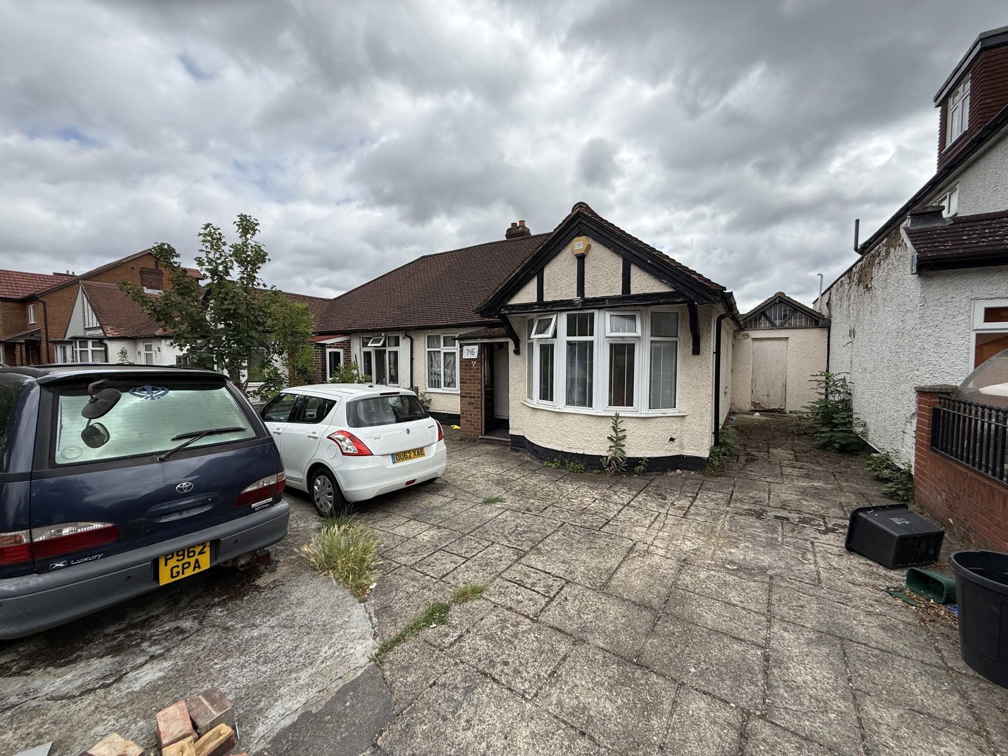 House Hanworth Road in Greater London