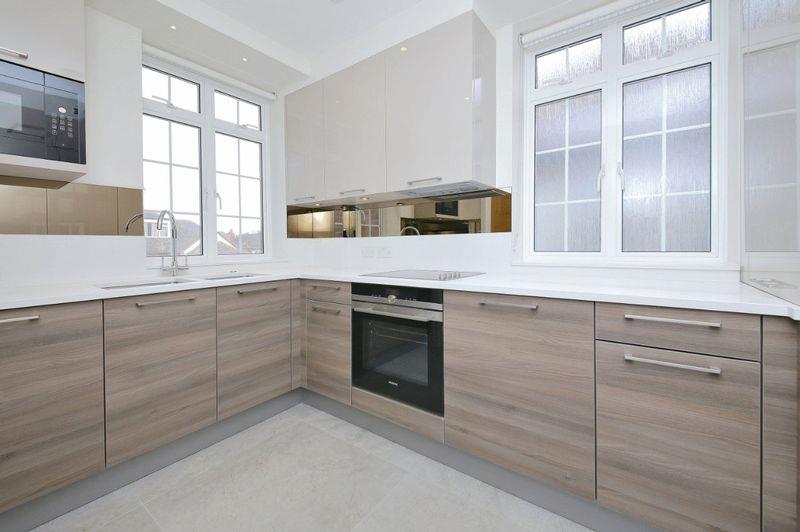 Flat Beechcroft Avenue in London