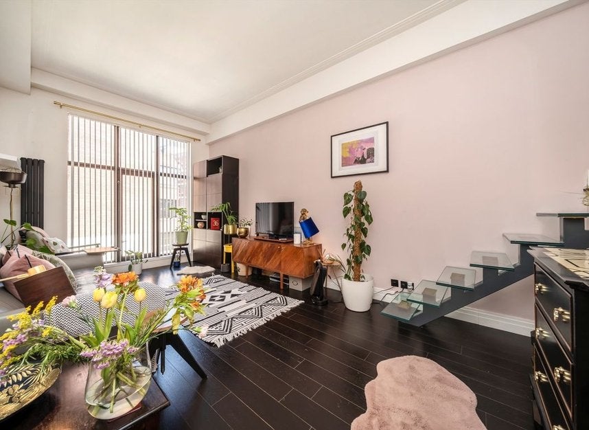 Flat Prescot Street in Greater London