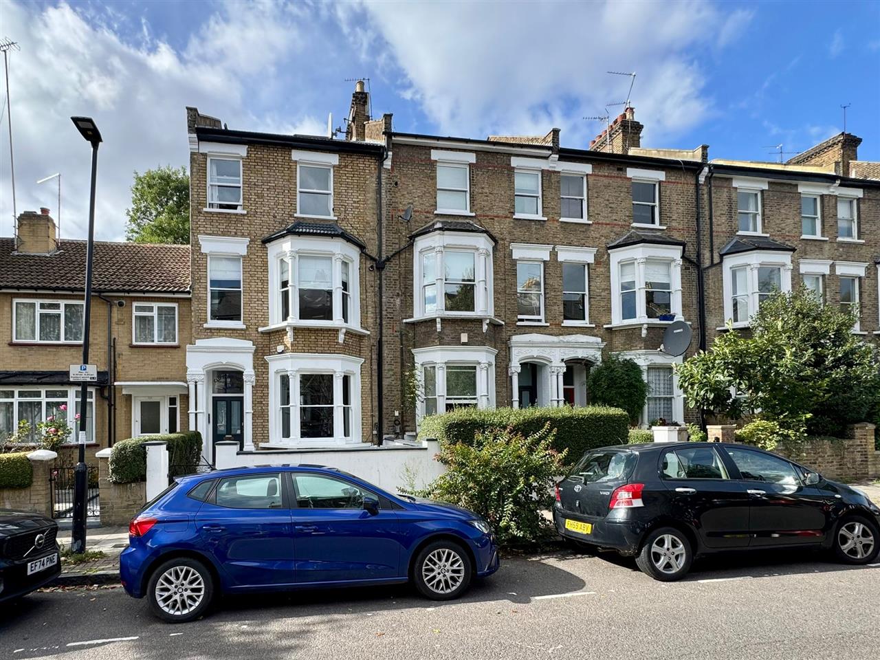 Flat Huddleston Road in Greater London