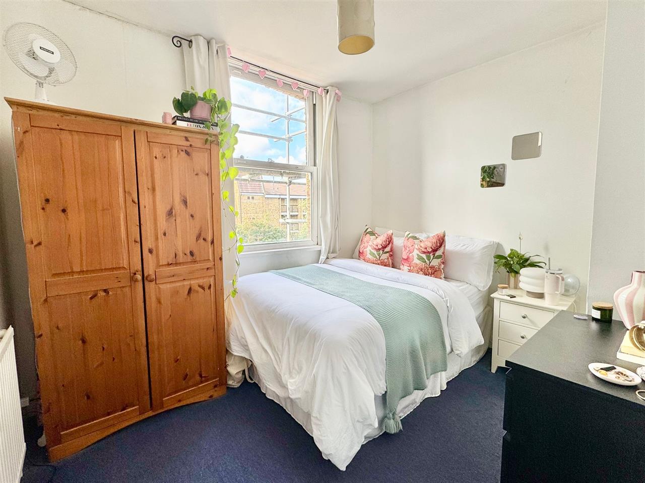 Flat Huddleston Road in Greater London