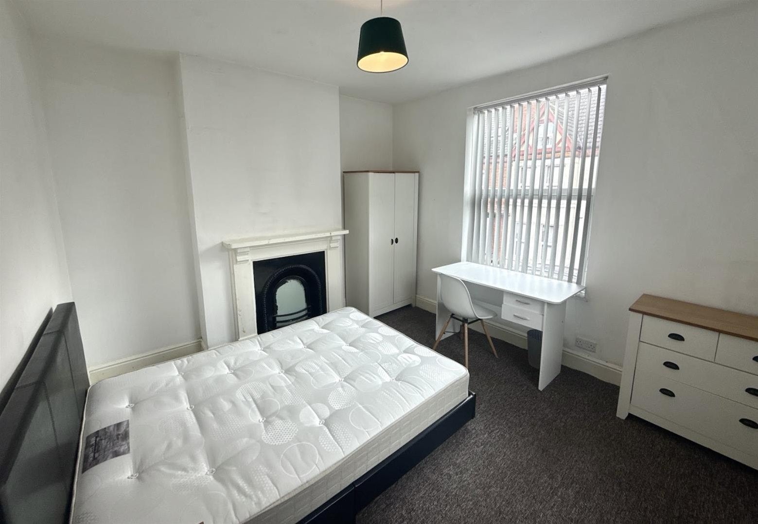 Room Eldon Road in Birmingham