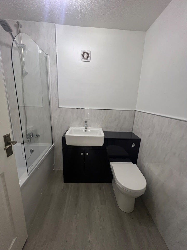 Flat Red Willow in Harlow