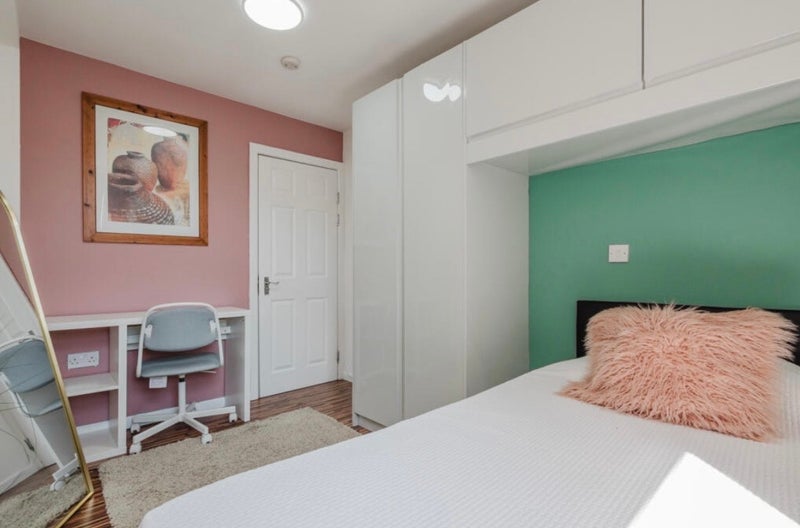 Room Haydn Avenue in Manchester