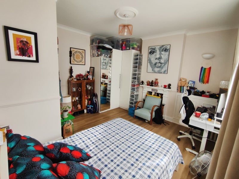 Room Markhouse Road in Greater London