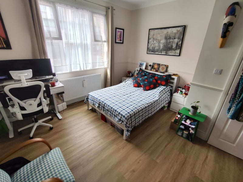 Room Markhouse Road in Greater London