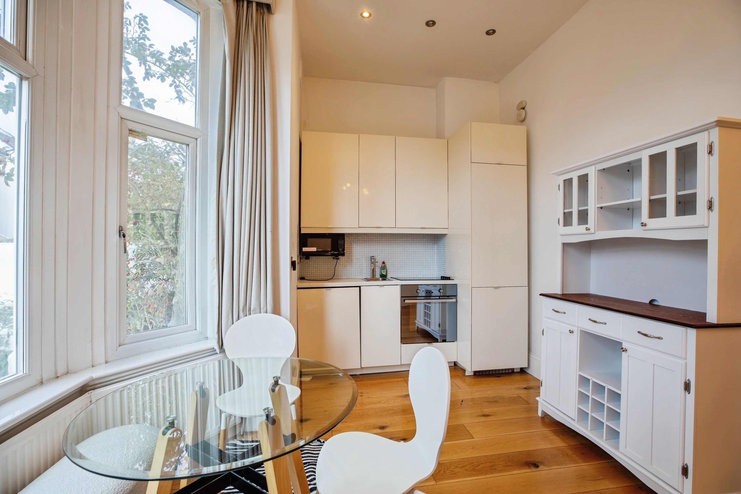 Flat Upper Grove in Greater London