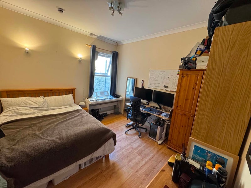 Room Norfolk House Road in Greater London