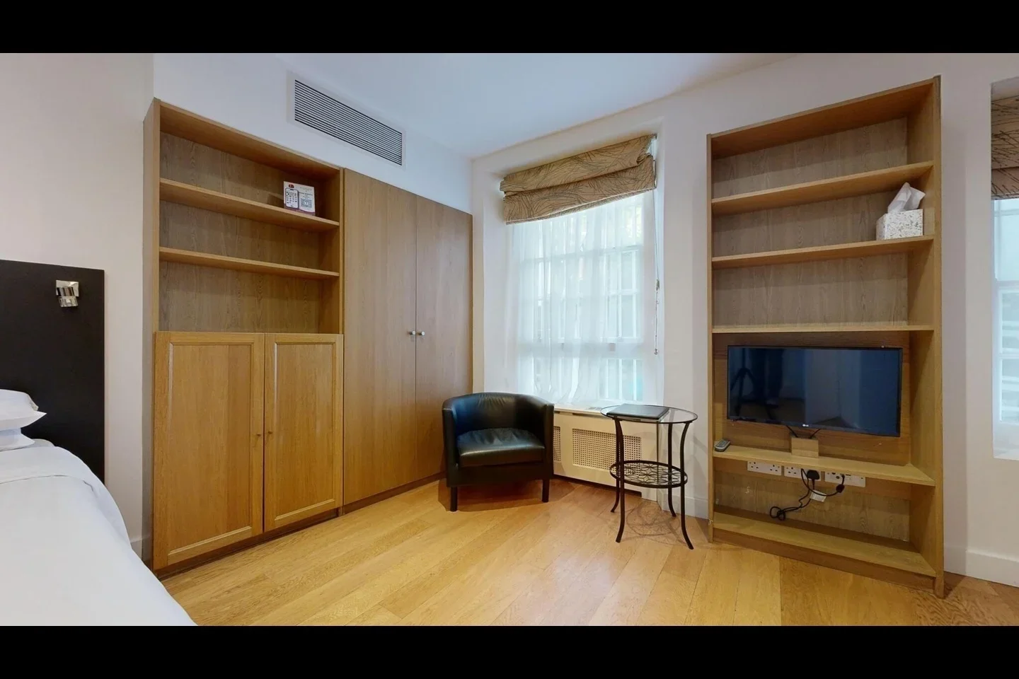 Flat Cartwright Gardens in Greater London