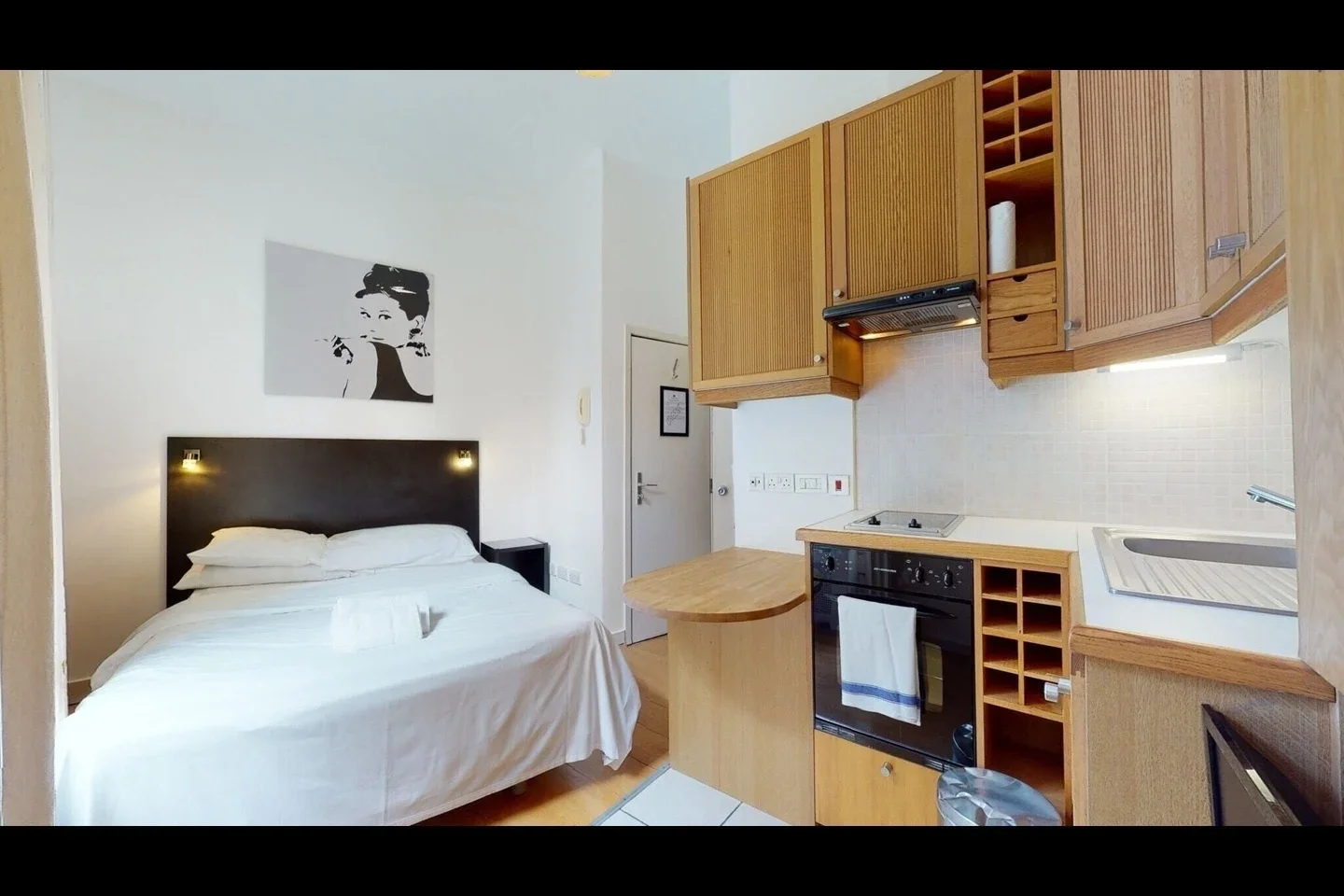 Flat Cartwright Gardens in Greater London