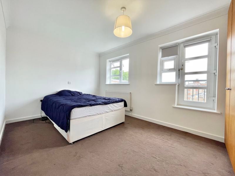 Flat Vallance Road in Greater London