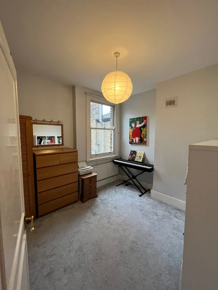 Flat Fentiman Road in Greater London