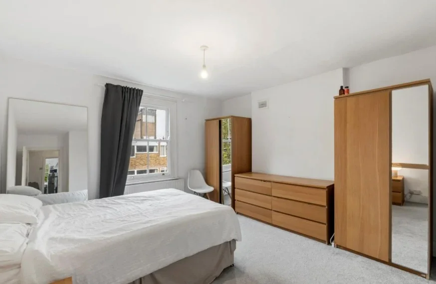 Flat Fentiman Road in Greater London