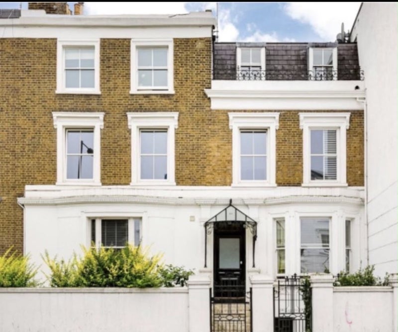 Room Fulham Road in Greater London