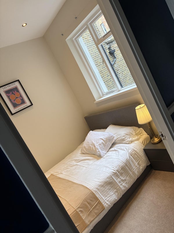 Room Castletown Road in Greater London