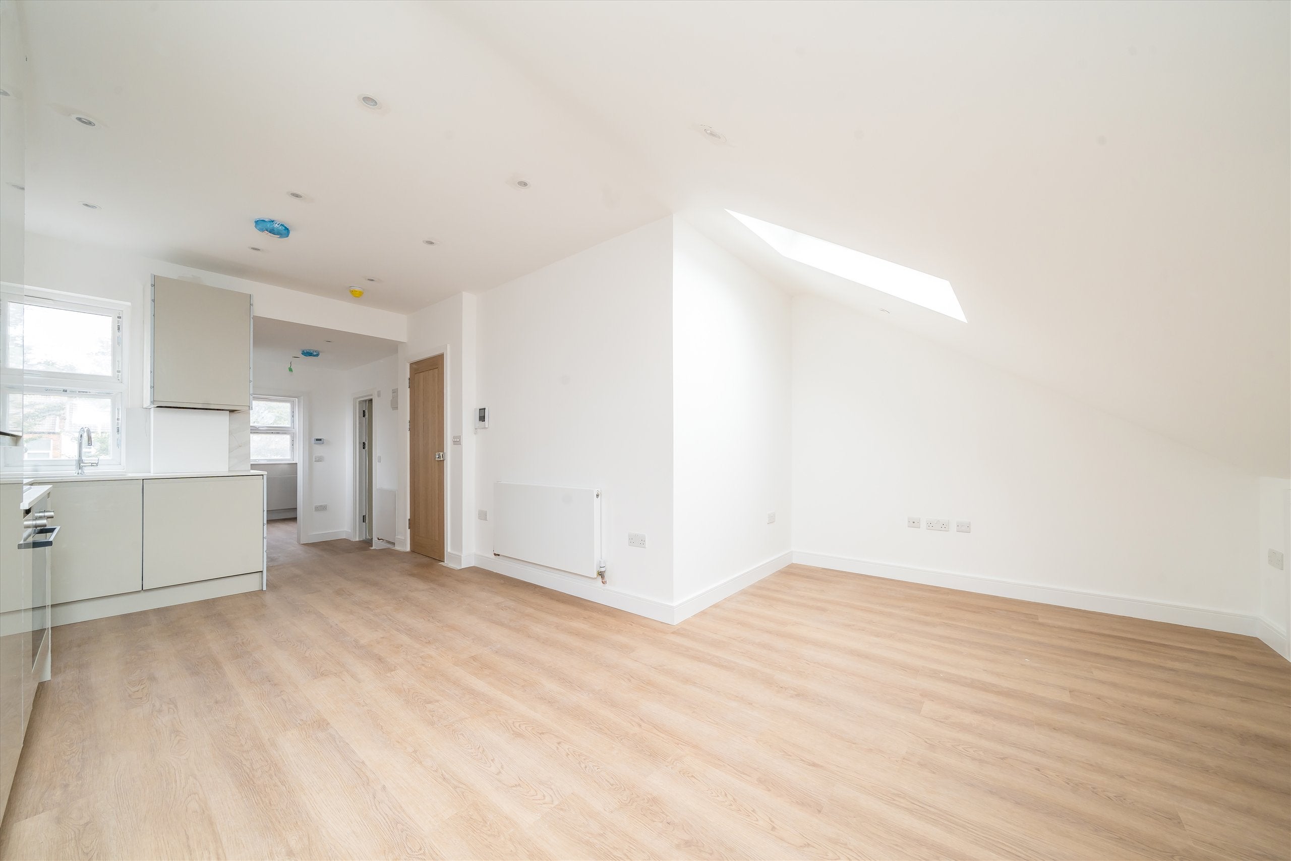 Flat Larch Road in Greater London