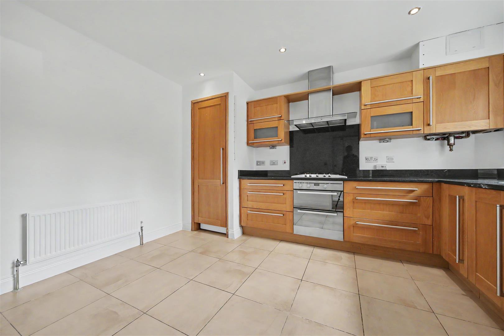 House Porters Park Drive in Hertsmere