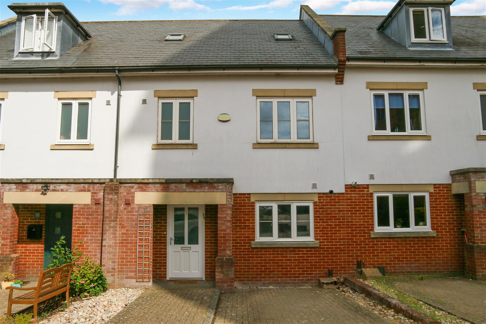 House Porters Park Drive in Hertsmere