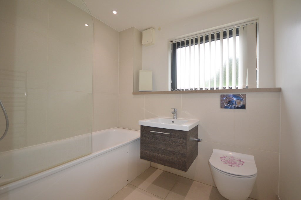 Flat Talbot Road in Greater London