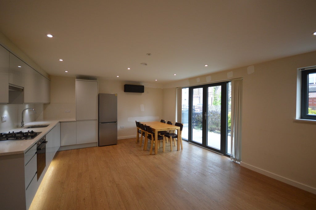 Flat Talbot Road in Greater London
