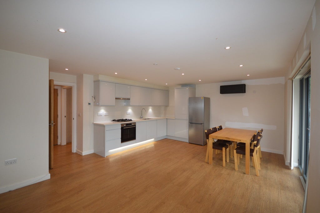 Flat Talbot Road in Greater London