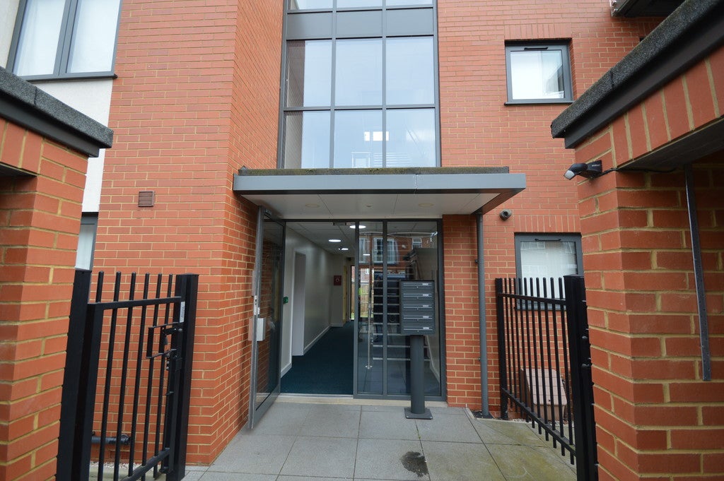 Flat Talbot Road in Greater London